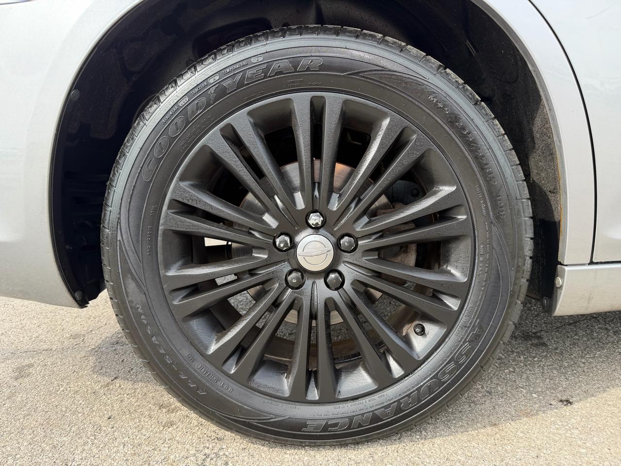 Chrysler 300 4dr Sdn 300C AWD 2013