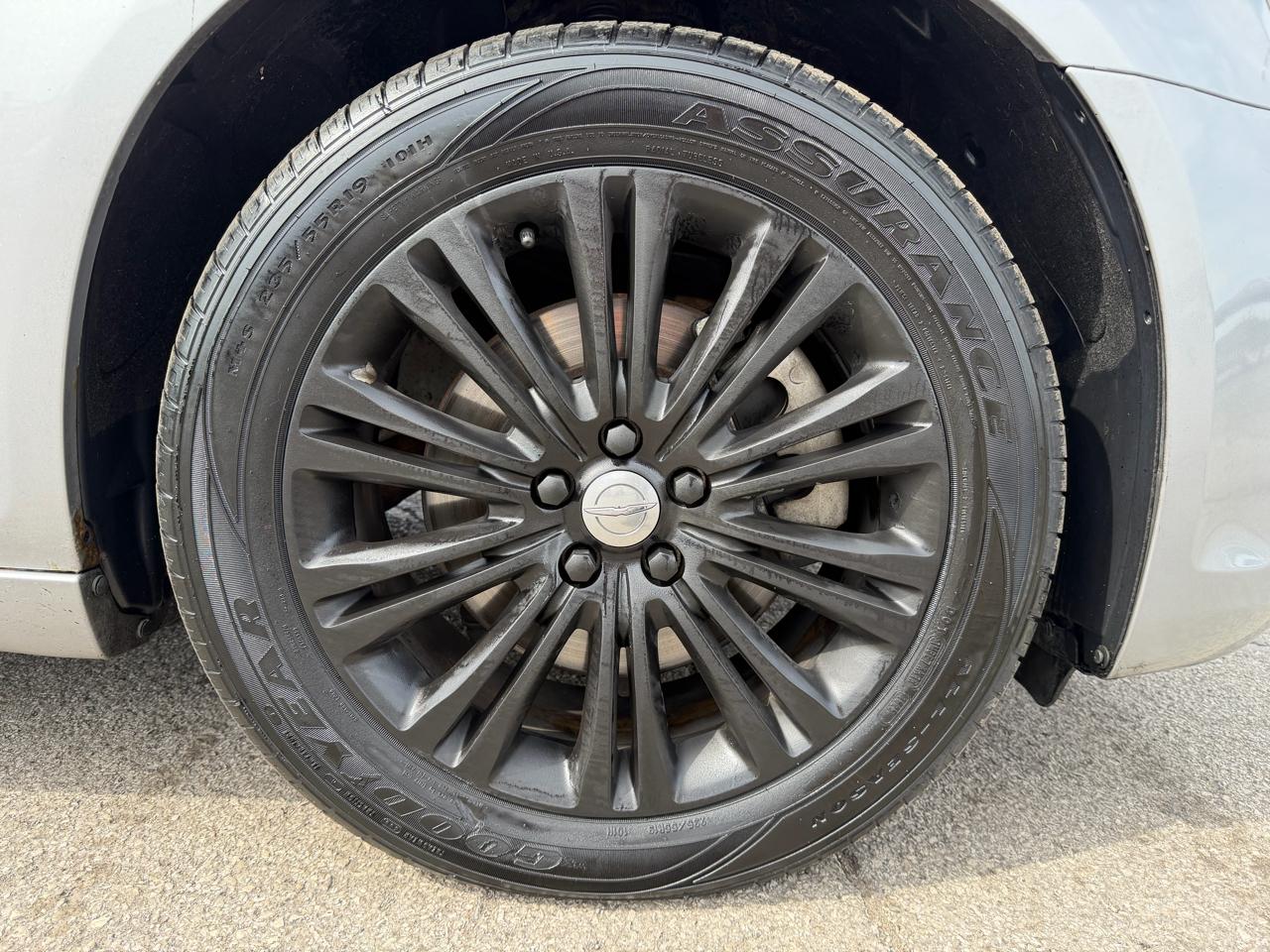 Chrysler 300 4dr Sdn 300C AWD 2013