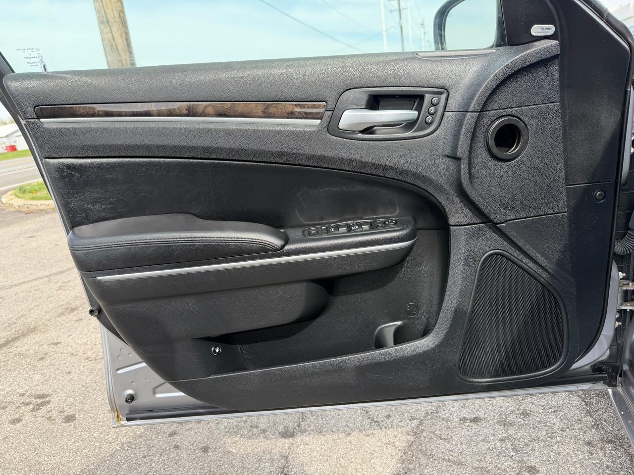 Chrysler 300 4dr Sdn 300C AWD 2013