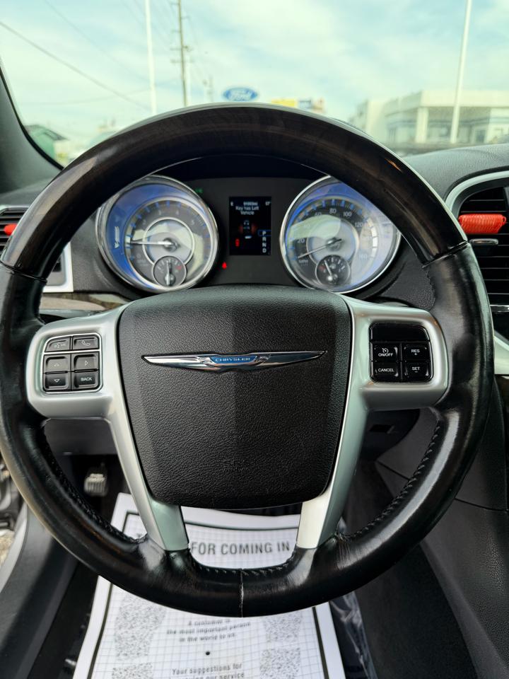 Chrysler 300 4dr Sdn 300C AWD 2013