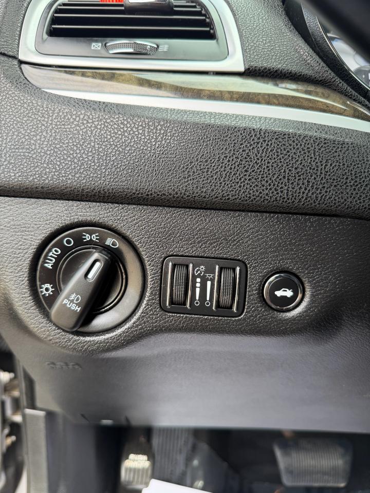 Chrysler 300 4dr Sdn 300C AWD 2013