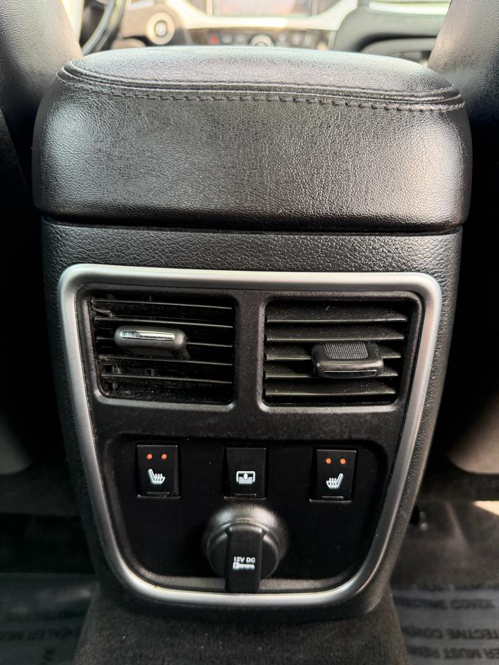 Chrysler 300 4dr Sdn 300C AWD 2013