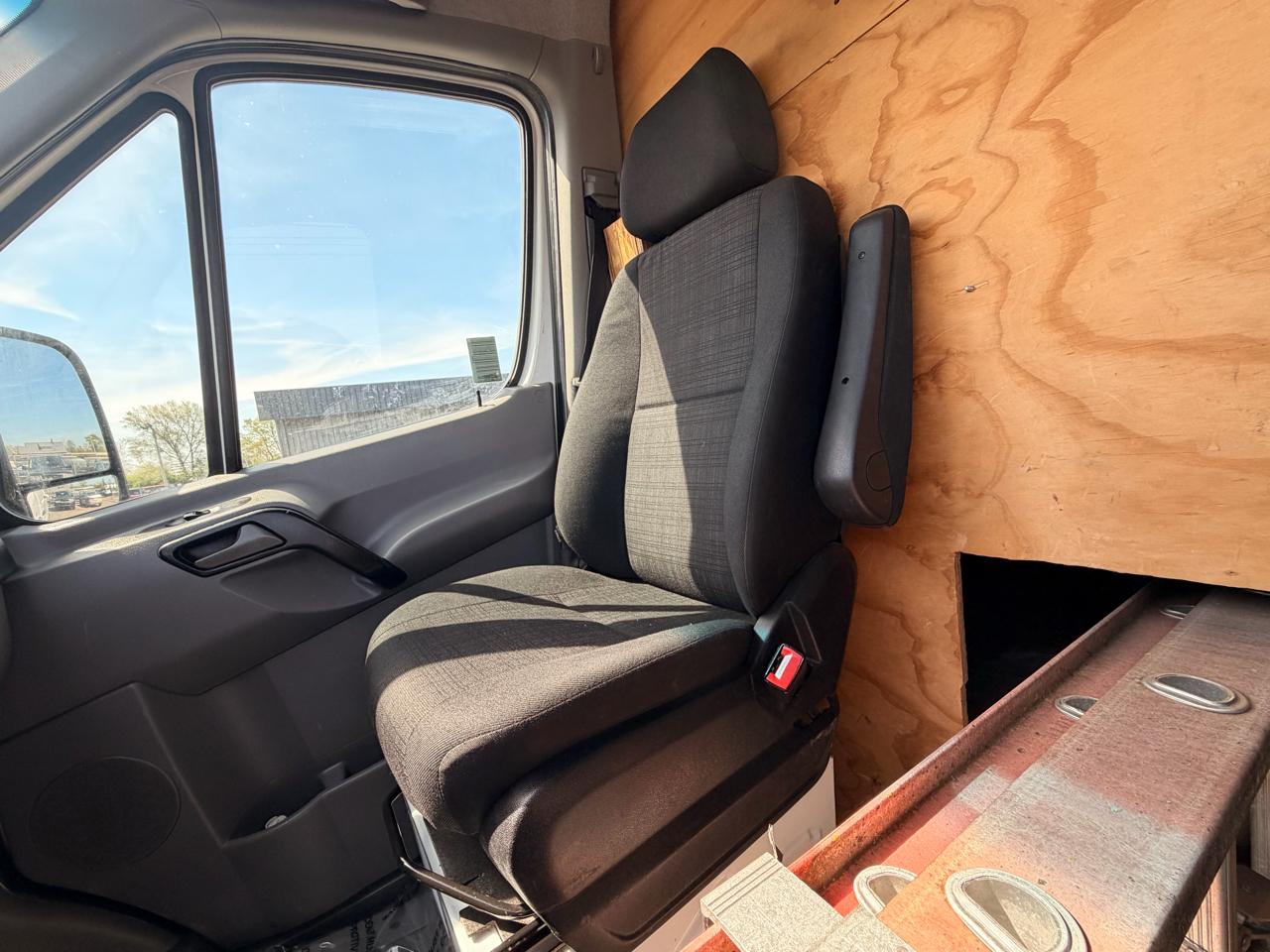 Mercedes-Benz Sprinter Cargo Vans RWD 2500 170" Worker 2016