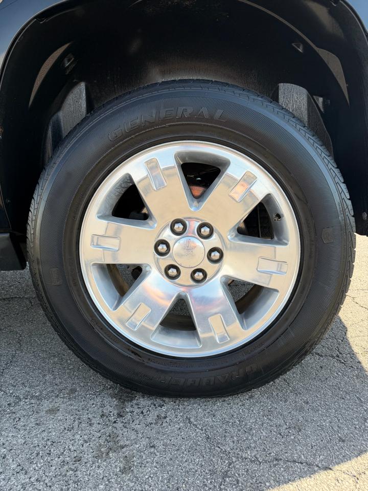 GMC Yukon XL 4WD 4dr 1500 SLT 2011