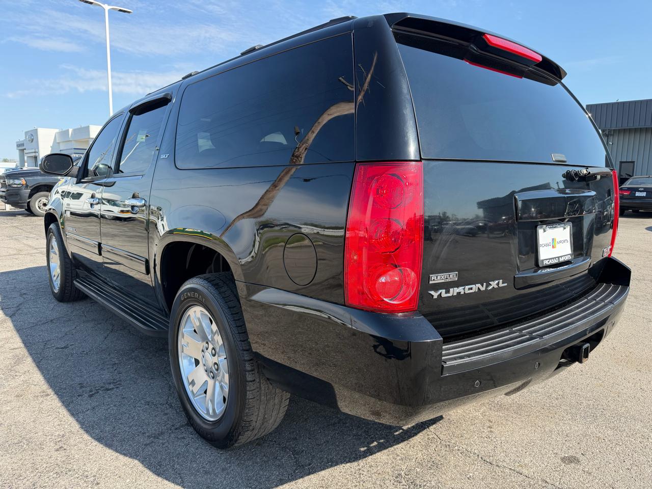 GMC Yukon XL 4WD 4dr 1500 SLT 2011