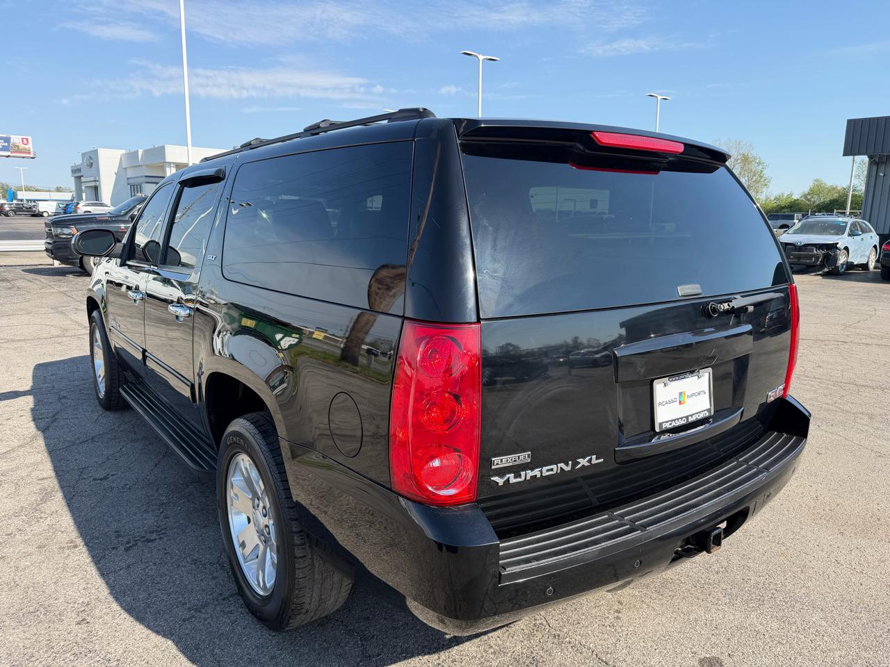 GMC Yukon XL 4WD 4dr 1500 SLT 2011