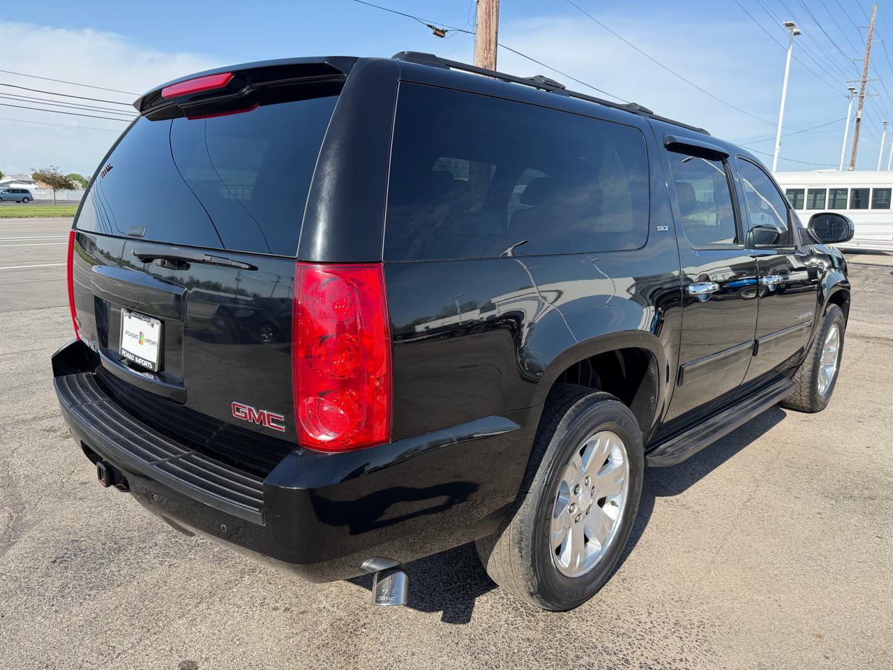 GMC Yukon XL 4WD 4dr 1500 SLT 2011