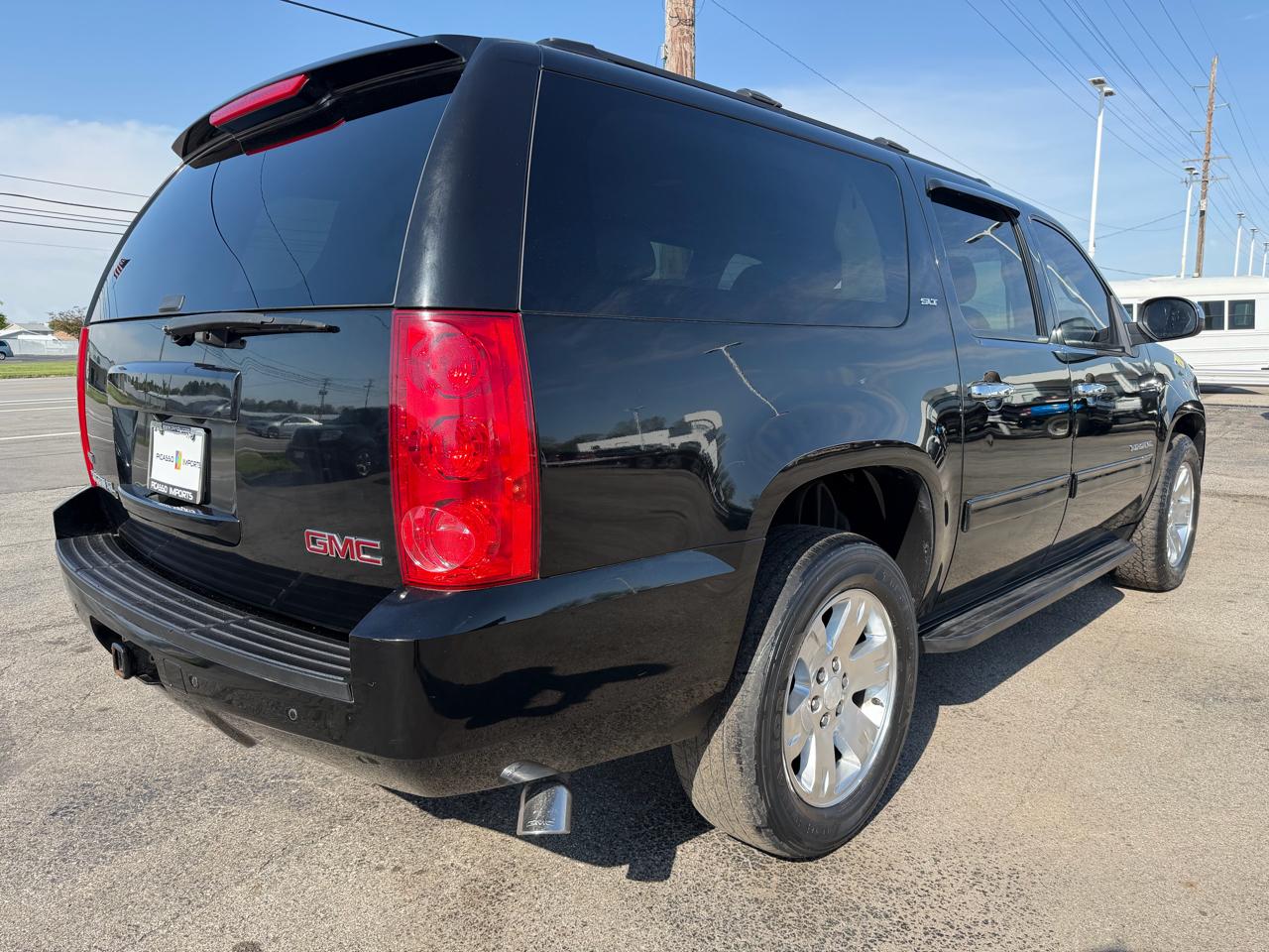 GMC Yukon XL 4WD 4dr 1500 SLT 2011