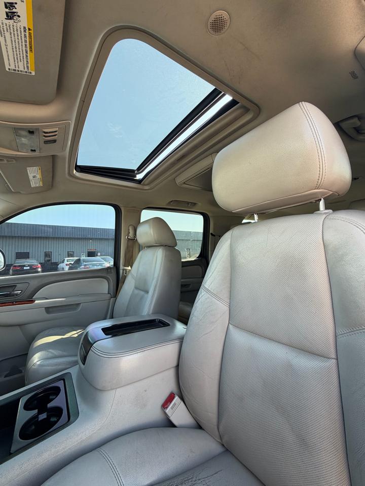 GMC Yukon XL 4WD 4dr 1500 SLT 2011