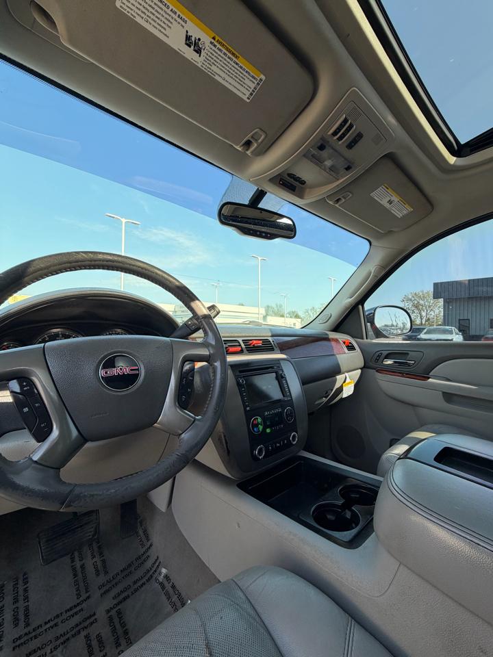 GMC Yukon XL 4WD 4dr 1500 SLT 2011