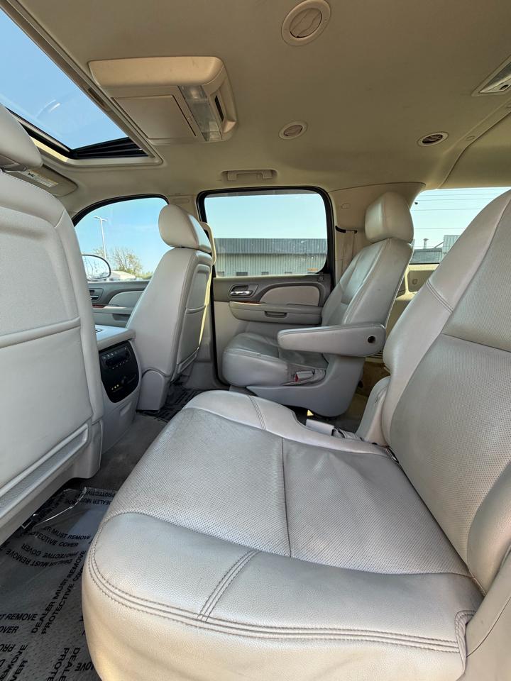 GMC Yukon XL 4WD 4dr 1500 SLT 2011