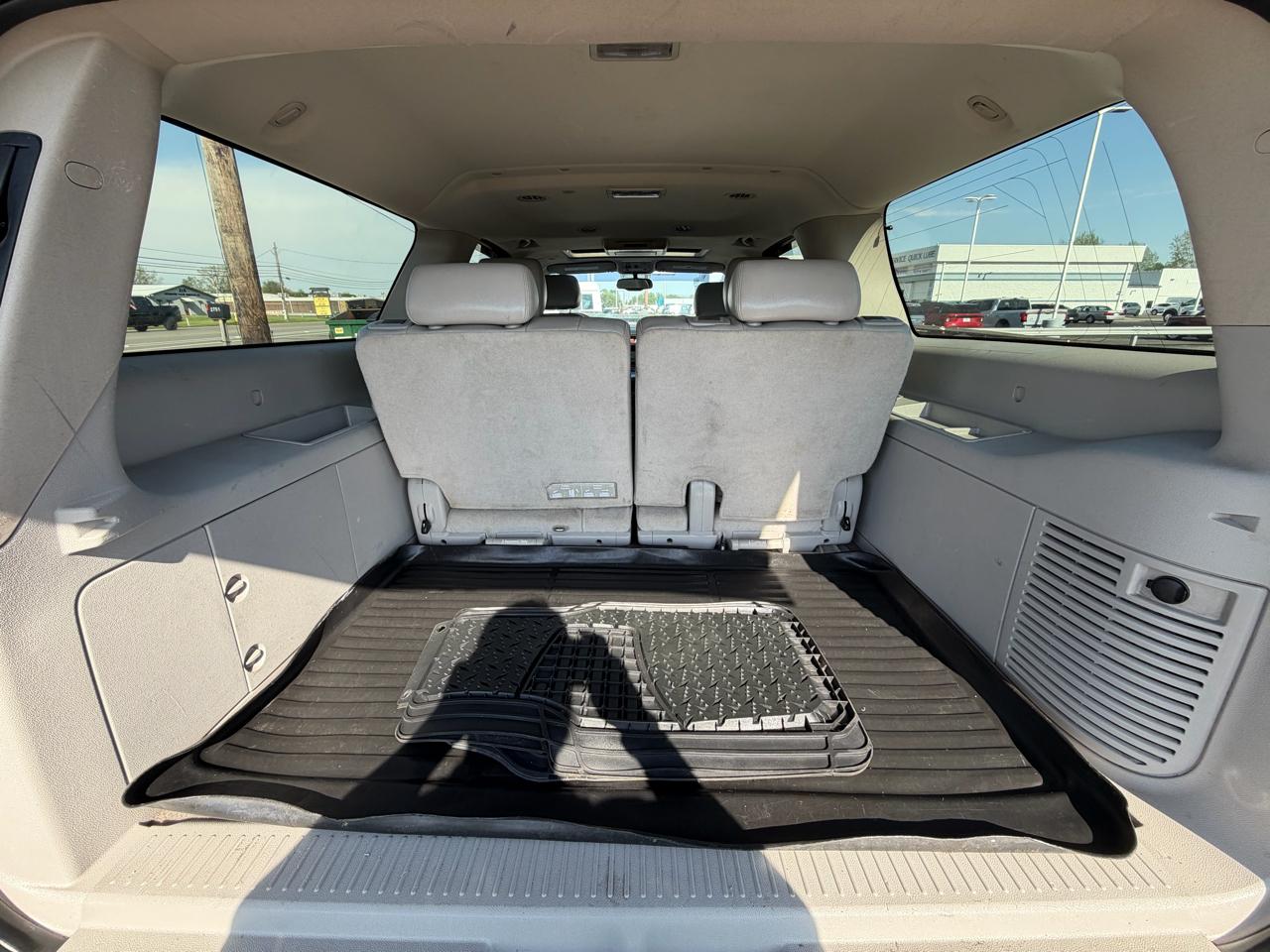 GMC Yukon XL 4WD 4dr 1500 SLT 2011