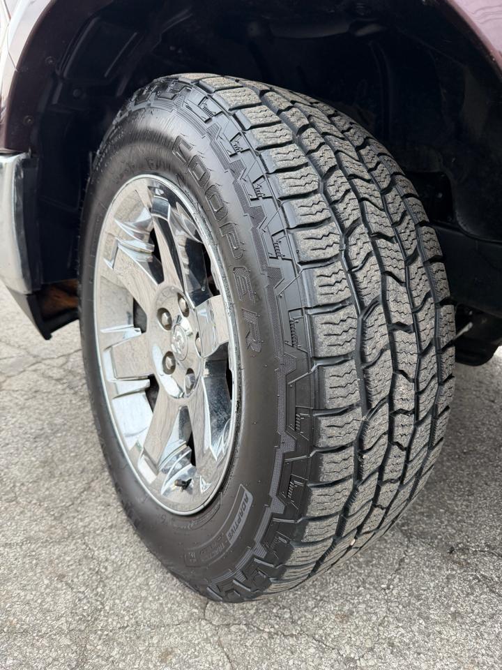 RAM 1500 4WD Quad Cab 140.5" Laramie 2012