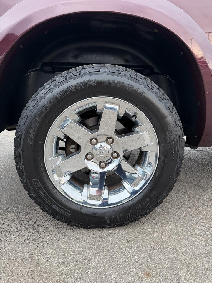 RAM 1500 4WD Quad Cab 140.5" Laramie 2012