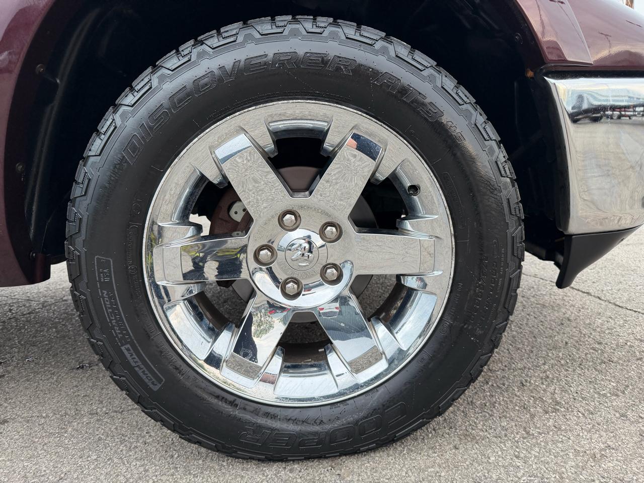 RAM 1500 4WD Quad Cab 140.5" Laramie 2012