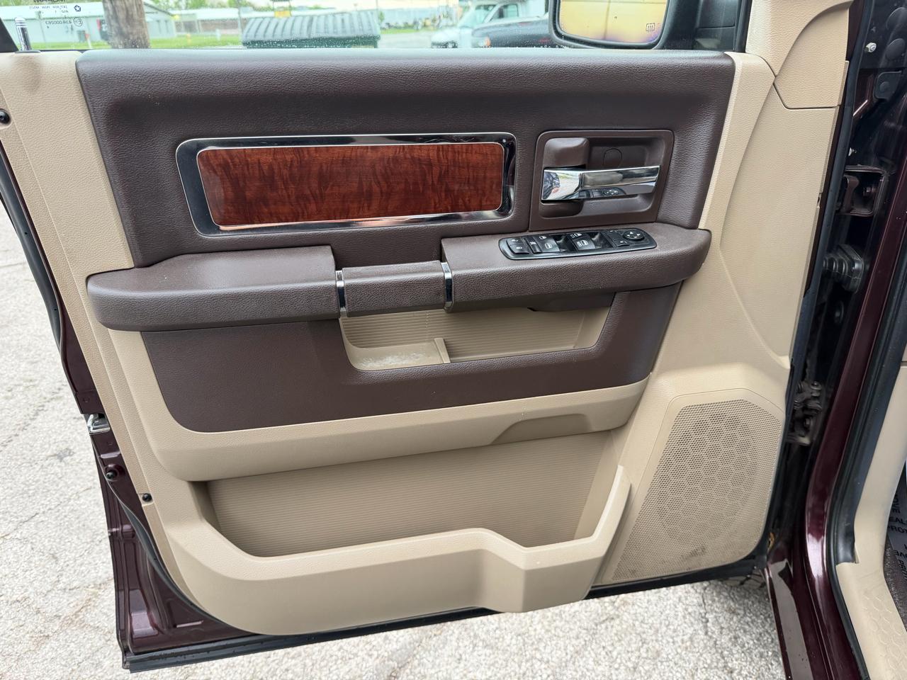 RAM 1500 4WD Quad Cab 140.5" Laramie 2012