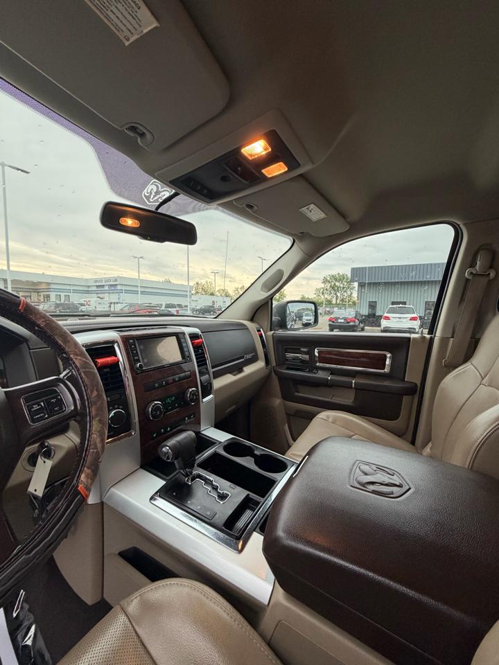 RAM 1500 4WD Quad Cab 140.5" Laramie 2012