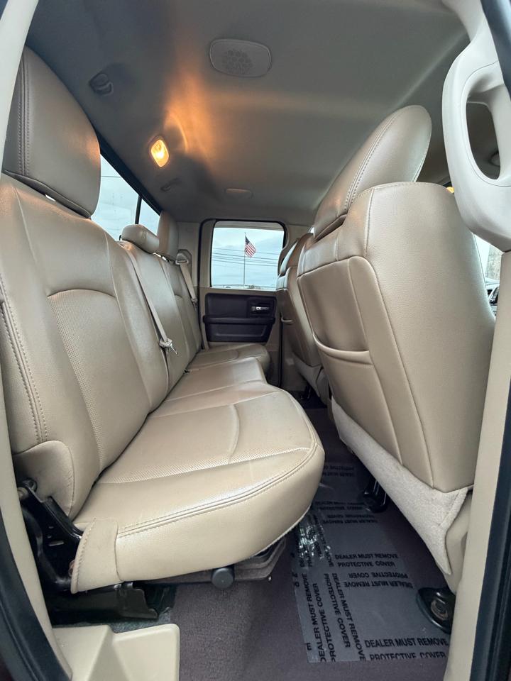 RAM 1500 4WD Quad Cab 140.5" Laramie 2012