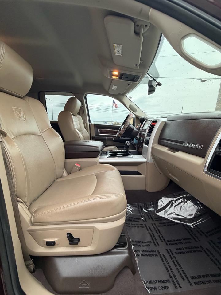 RAM 1500 4WD Quad Cab 140.5" Laramie 2012