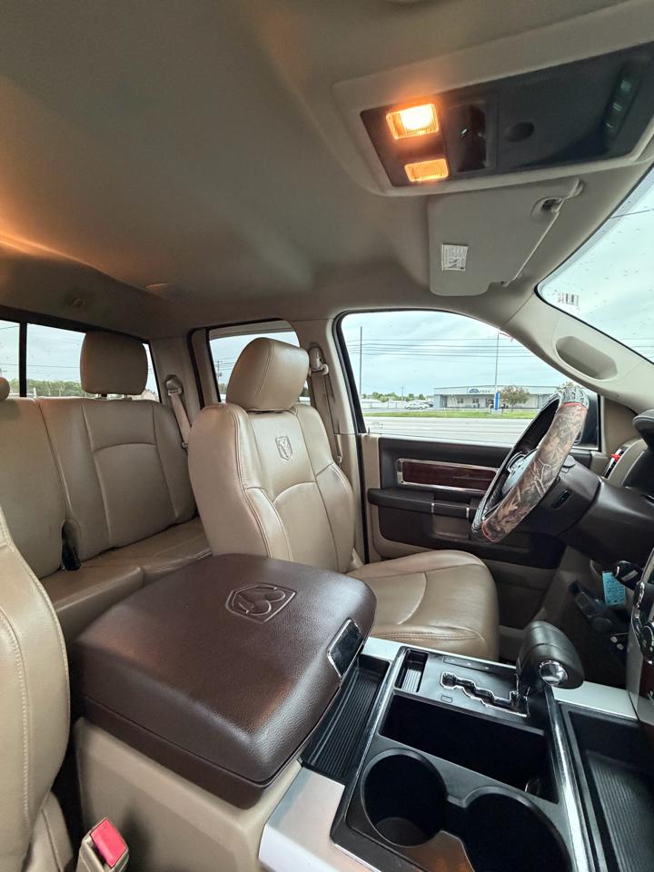 RAM 1500 4WD Quad Cab 140.5" Laramie 2012