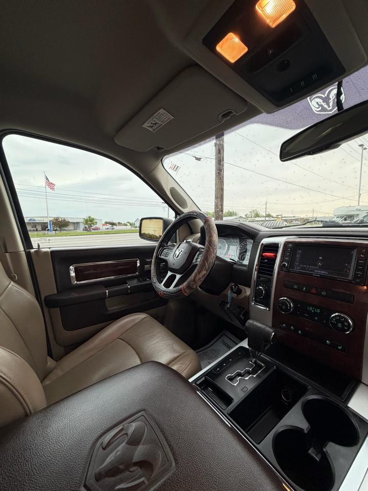 RAM 1500 4WD Quad Cab 140.5" Laramie 2012