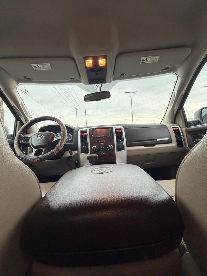 RAM 1500 4WD Quad Cab 140.5" Laramie 2012