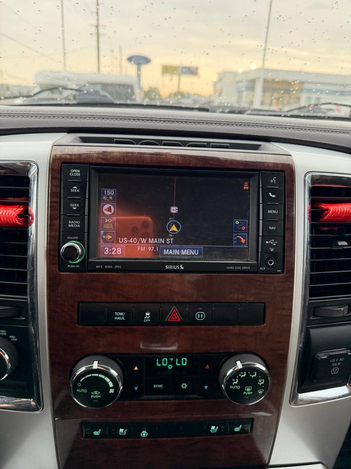 RAM 1500 4WD Quad Cab 140.5" Laramie 2012