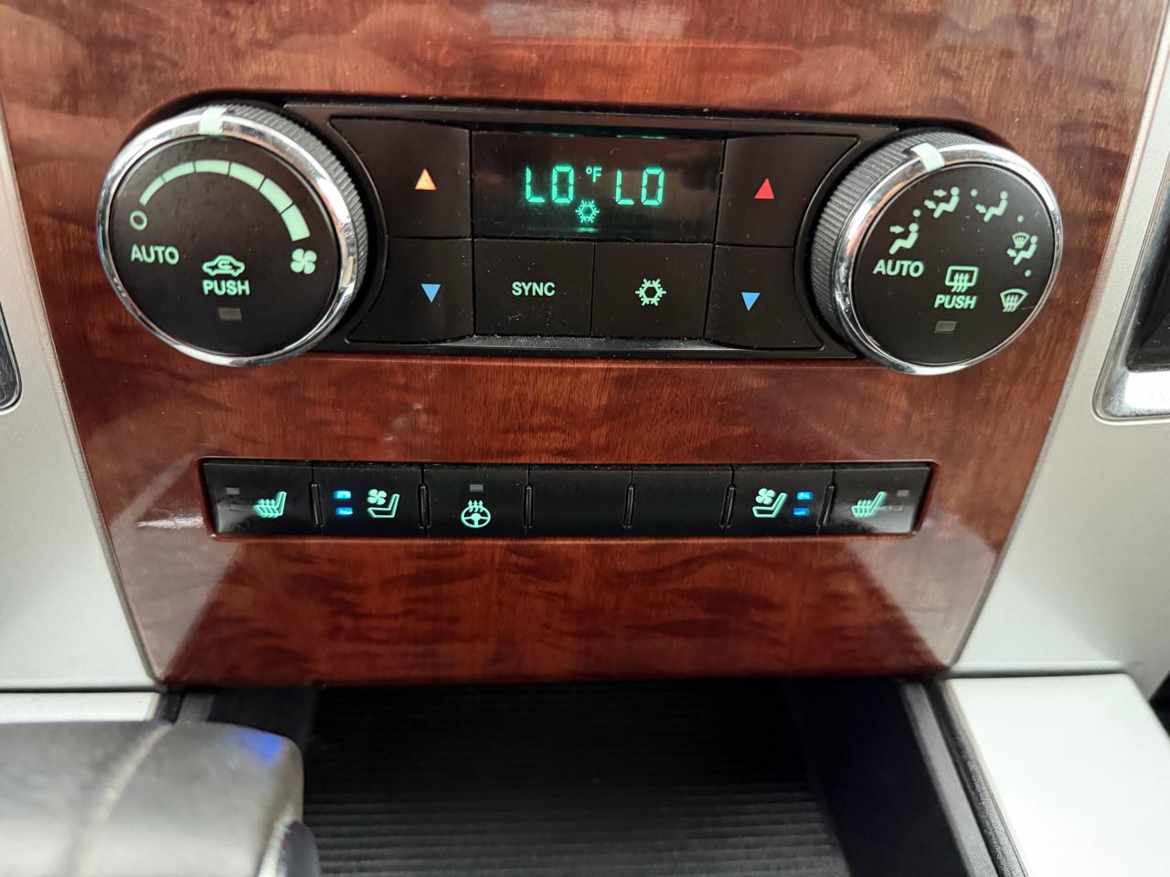 RAM 1500 4WD Quad Cab 140.5" Laramie 2012