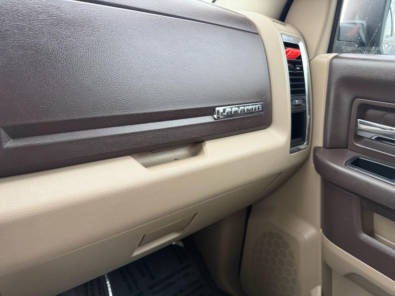 RAM 1500 4WD Quad Cab 140.5" Laramie 2012