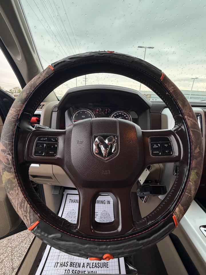 RAM 1500 4WD Quad Cab 140.5" Laramie 2012