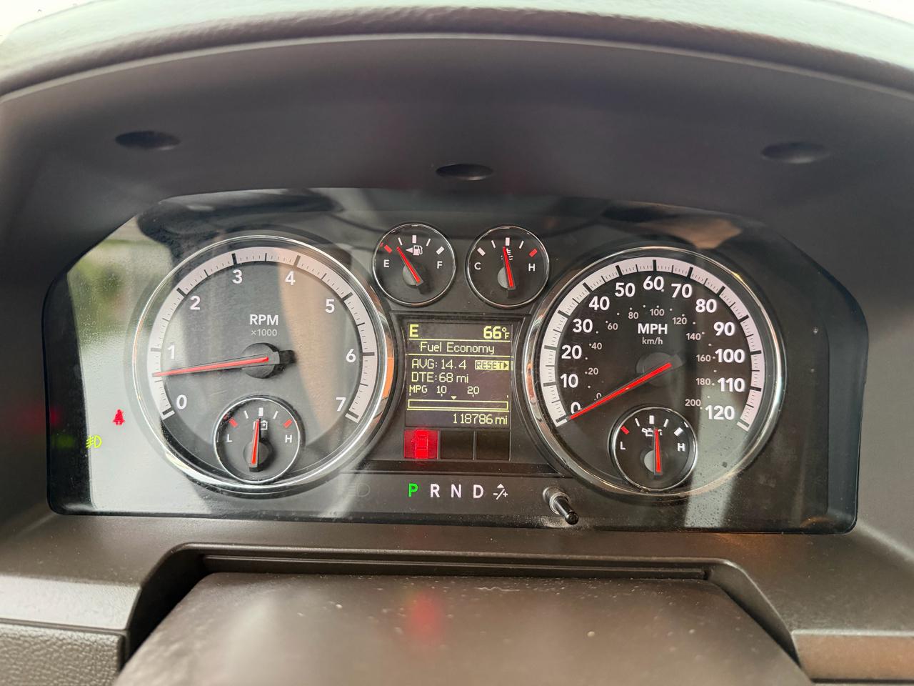 RAM 1500 4WD Quad Cab 140.5" Laramie 2012