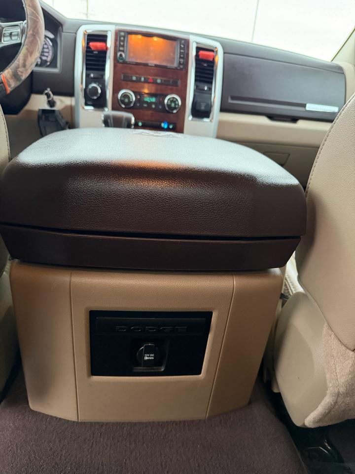 RAM 1500 4WD Quad Cab 140.5" Laramie 2012