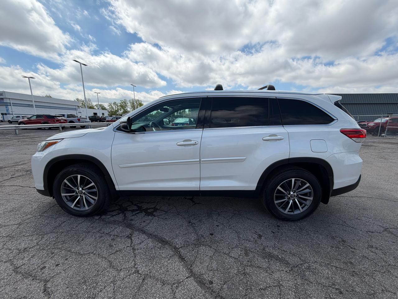 Toyota Highlander XLE V6 AWD (Natl) 2019