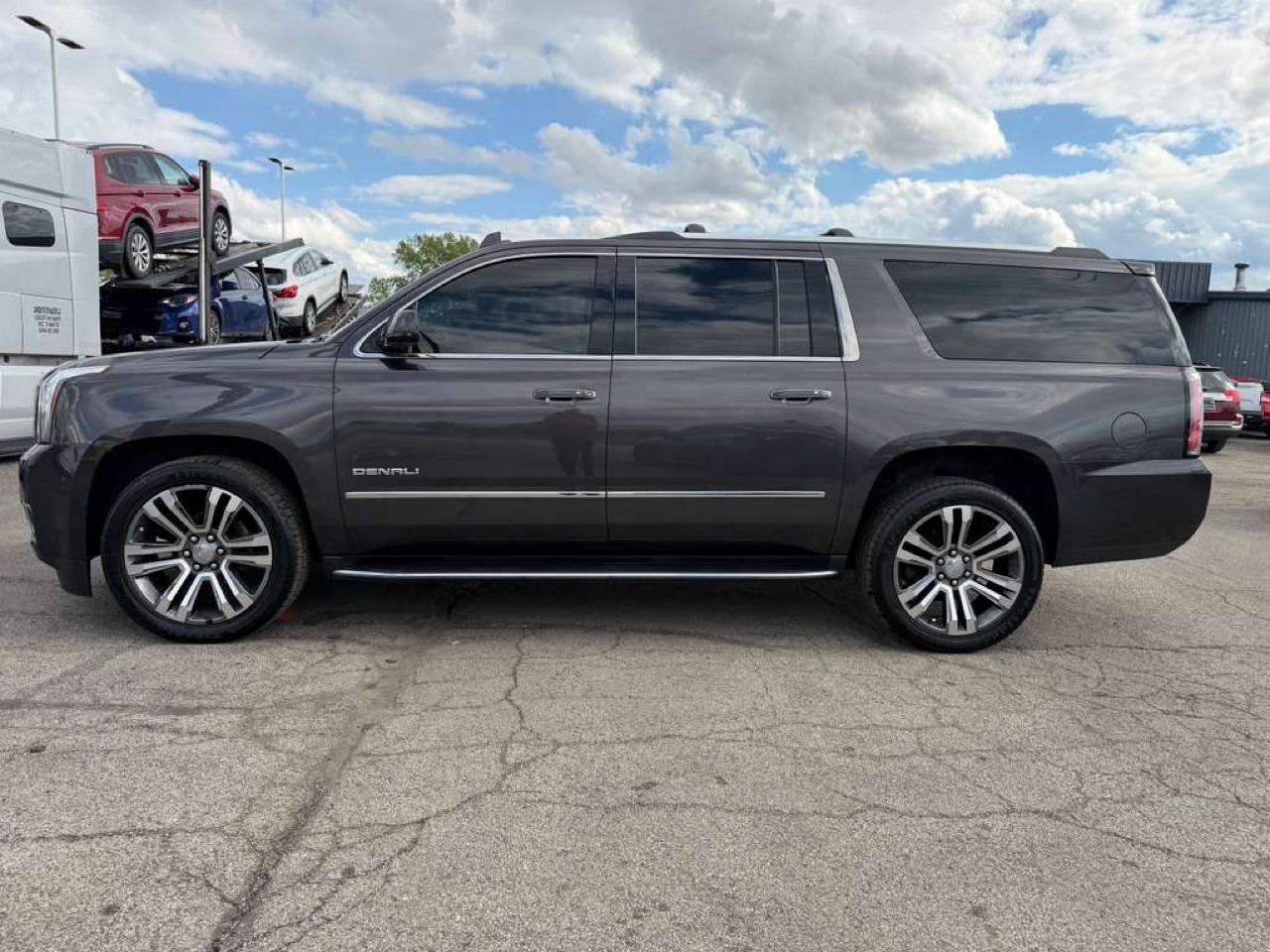 GMC Yukon XL 4WD 4dr Denali 2017