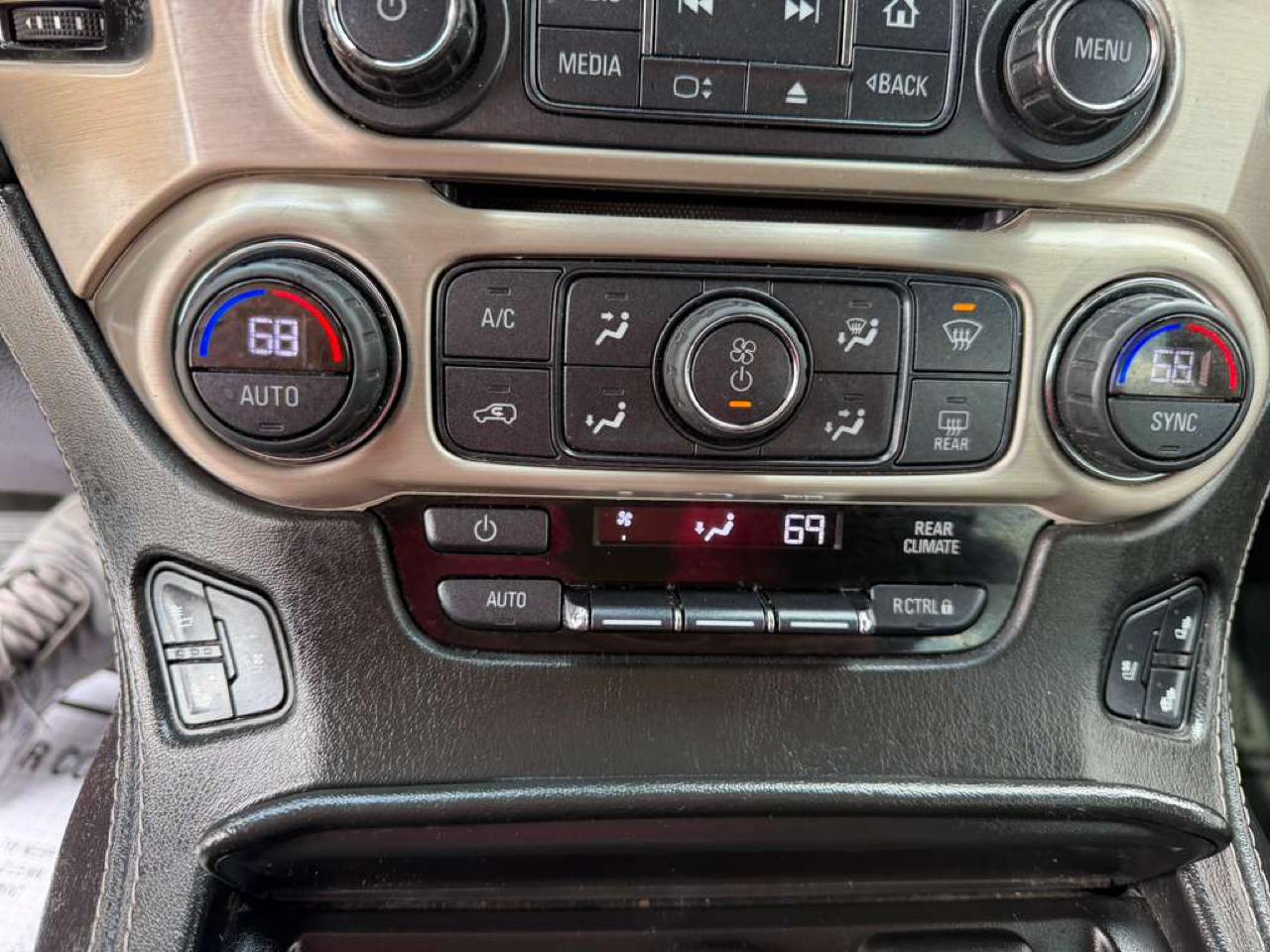 GMC Yukon XL 4WD 4dr Denali 2017