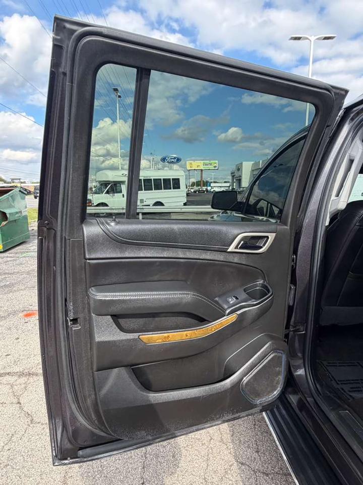 GMC Yukon XL 4WD 4dr Denali 2017