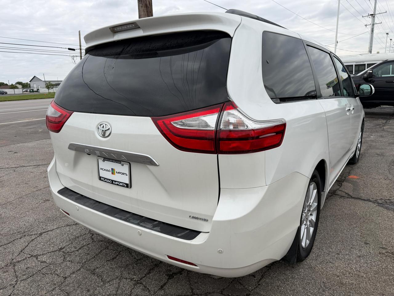 Toyota Sienna XLE Auto Access Seat FWD 7-Passenger (Natl) 2017