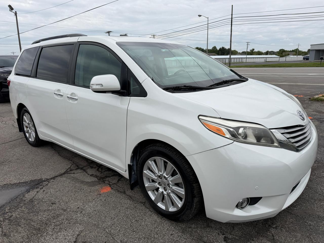 Toyota Sienna XLE Auto Access Seat FWD 7-Passenger (Natl) 2017