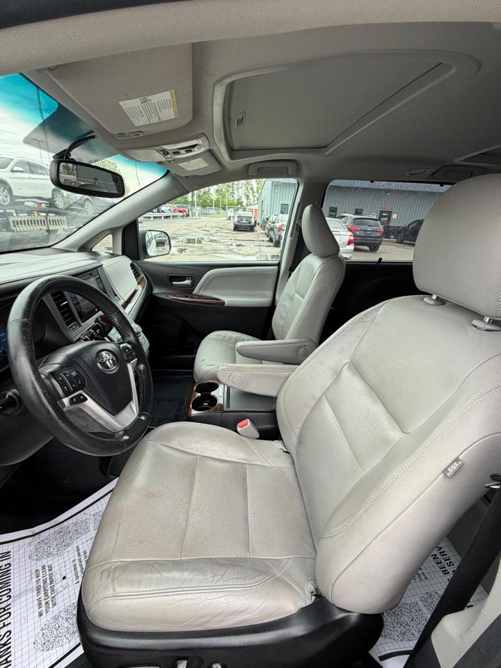 Toyota Sienna XLE Auto Access Seat FWD 7-Passenger (Natl) 2017