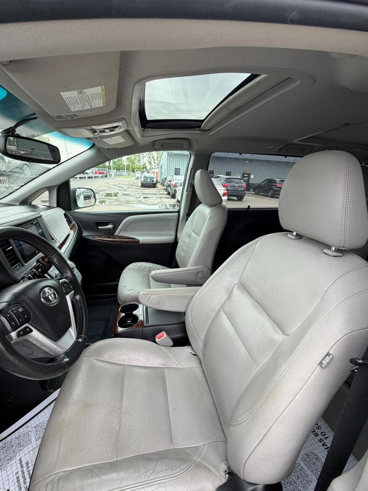 Toyota Sienna XLE Auto Access Seat FWD 7-Passenger (Natl) 2017