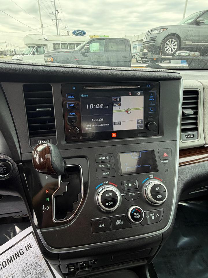 Toyota Sienna XLE Auto Access Seat FWD 7-Passenger (Natl) 2017