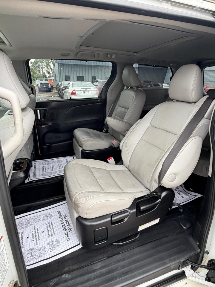 Toyota Sienna XLE Auto Access Seat FWD 7-Passenger (Natl) 2017