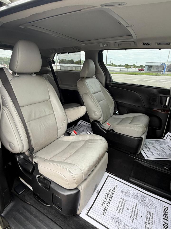 Toyota Sienna XLE Auto Access Seat FWD 7-Passenger (Natl) 2017