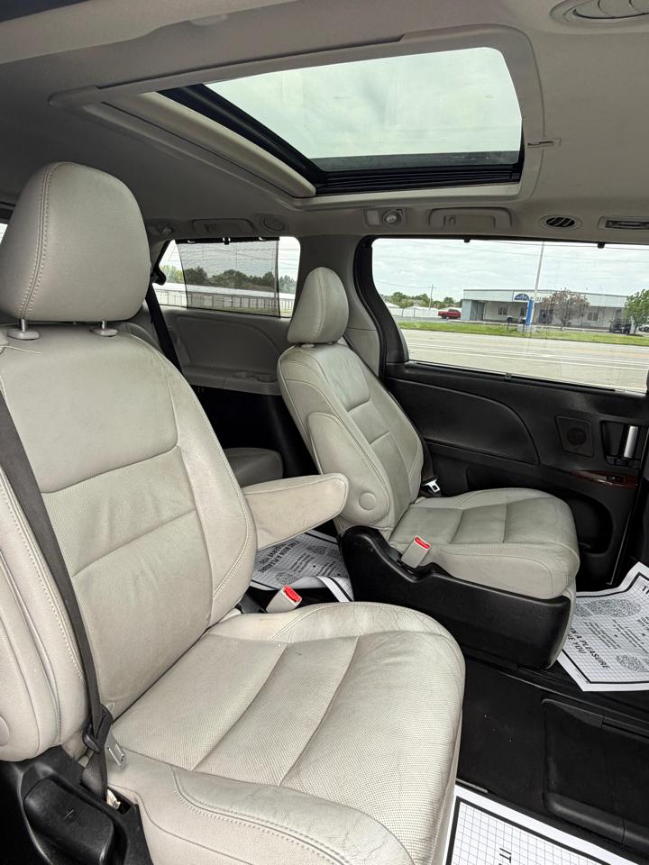 Toyota Sienna XLE Auto Access Seat FWD 7-Passenger (Natl) 2017