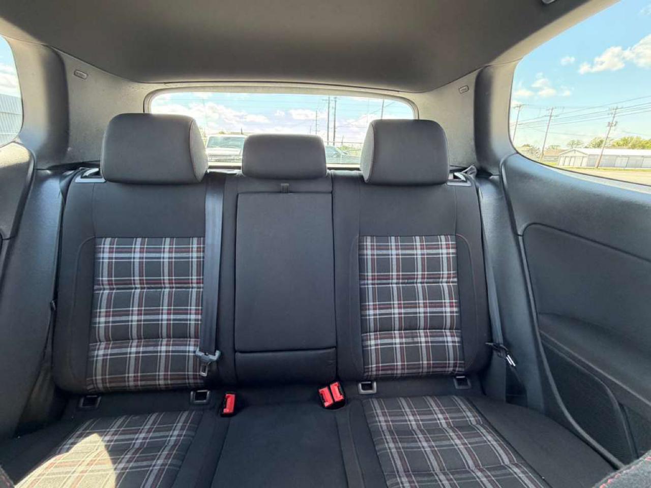 Volkswagen GTI 2dr HB DSG w/Sunroof & Navi PZEV 2012