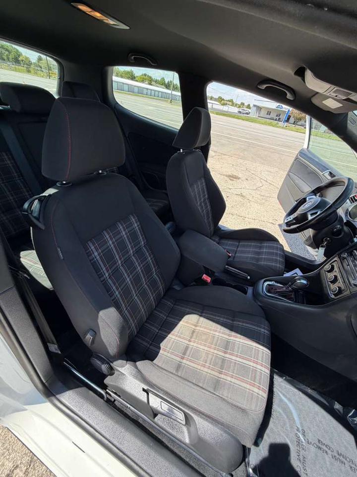 Volkswagen GTI 2dr HB DSG w/Sunroof & Navi PZEV 2012