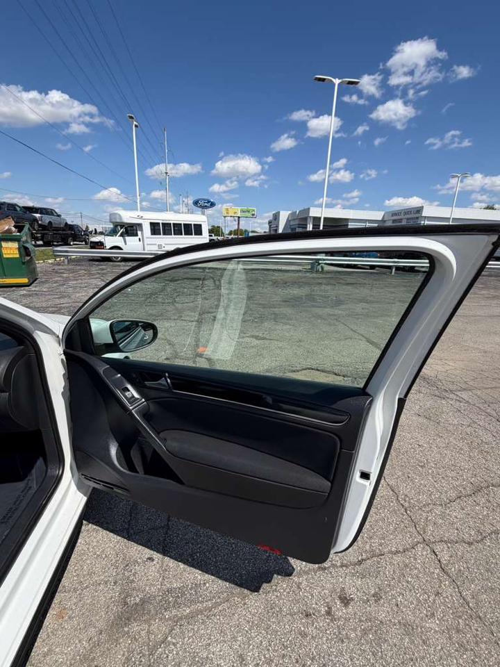 Volkswagen GTI 2dr HB DSG w/Sunroof & Navi PZEV 2012