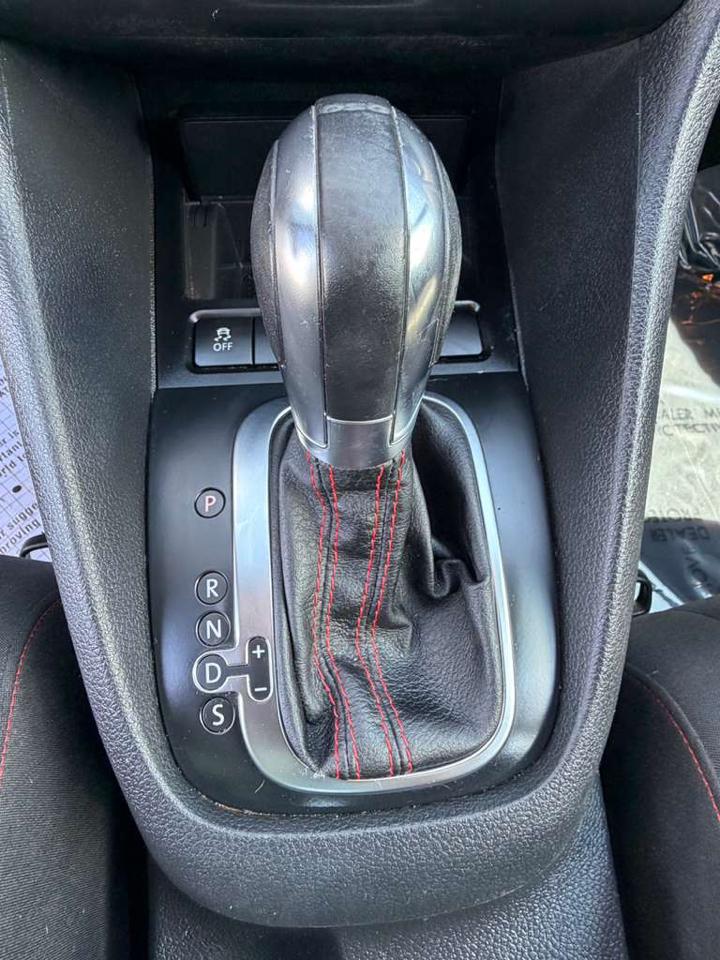 Volkswagen GTI 2dr HB DSG w/Sunroof & Navi PZEV 2012