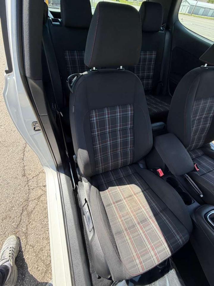 Volkswagen GTI 2dr HB DSG w/Sunroof & Navi PZEV 2012