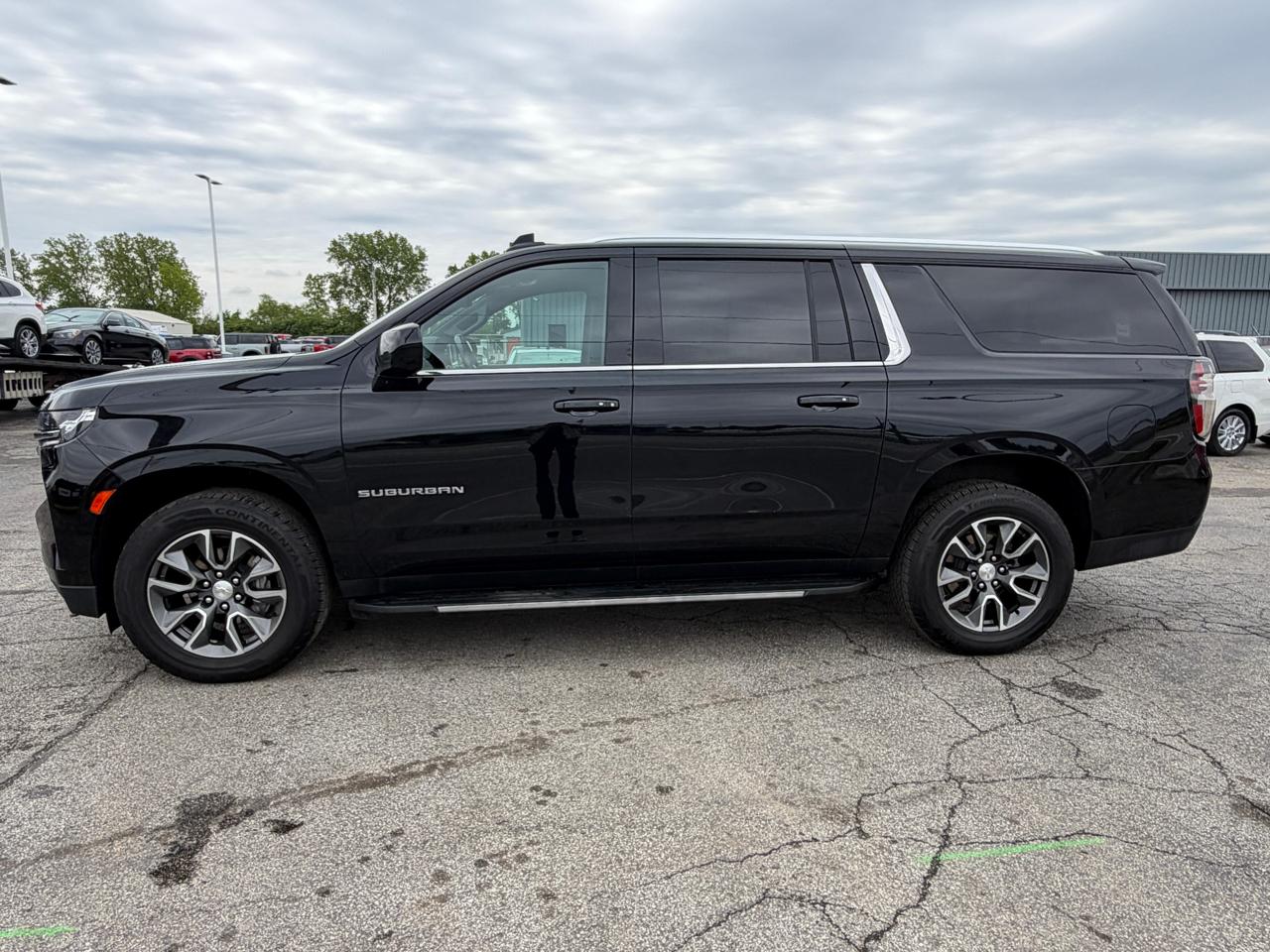 Chevrolet Suburban 4WD 4dr LT 2022